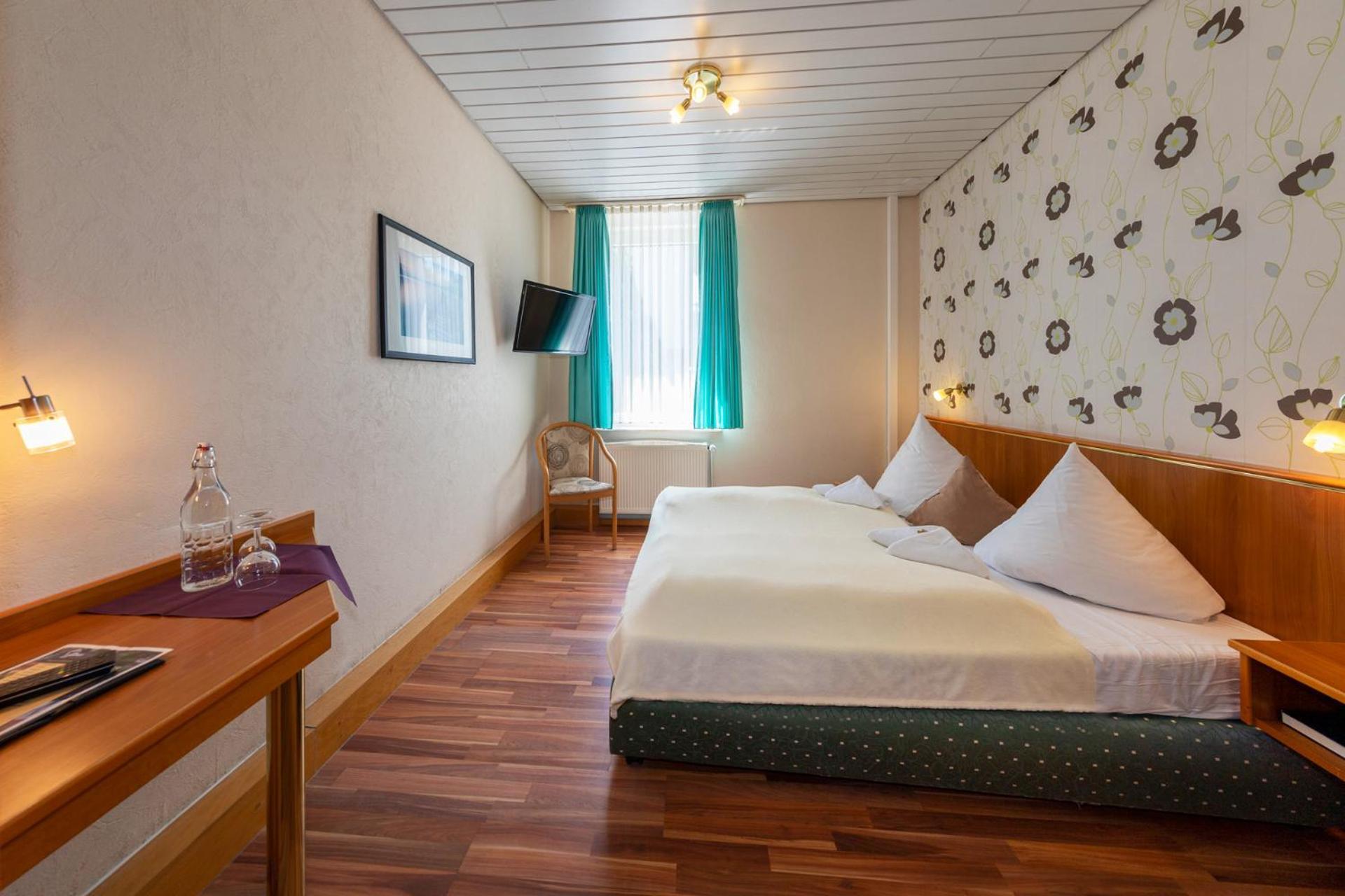 Landhotel Zum Niestetal Ngoại thất bức ảnh